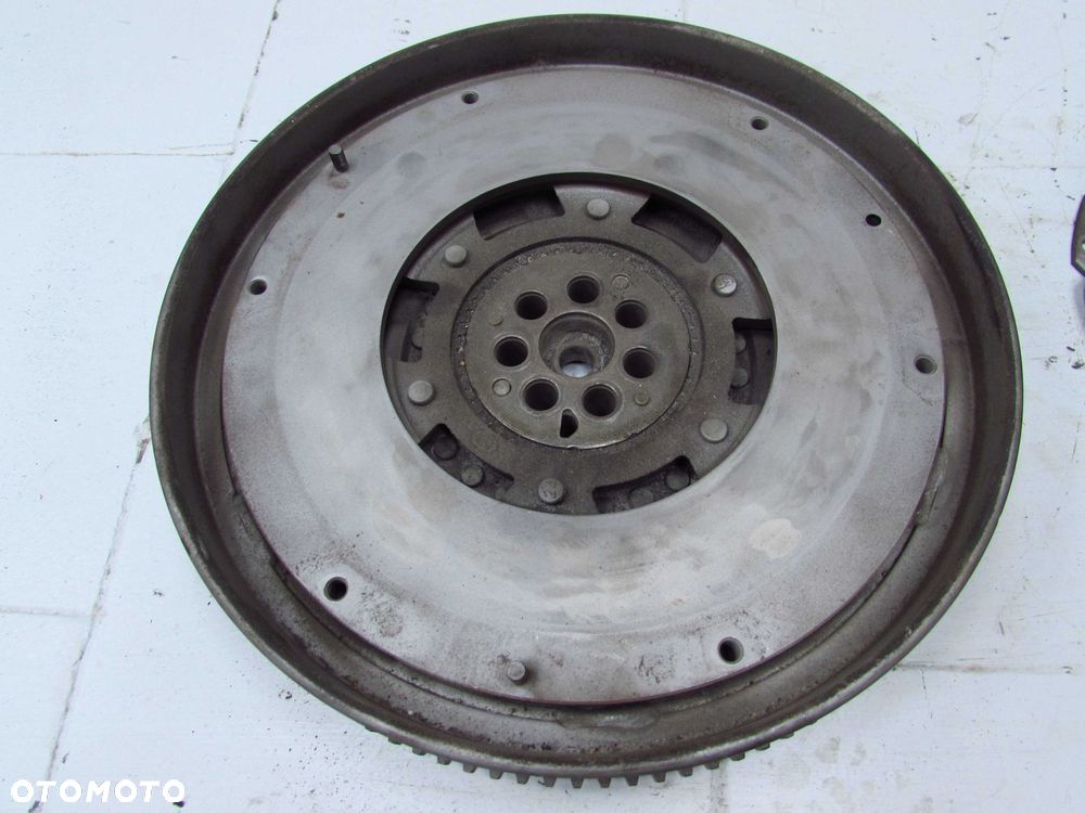 IVECO DAILY IV 06-14 2.3 KOLO DWUMASOWE SPRZEGLO DOCISK - 2