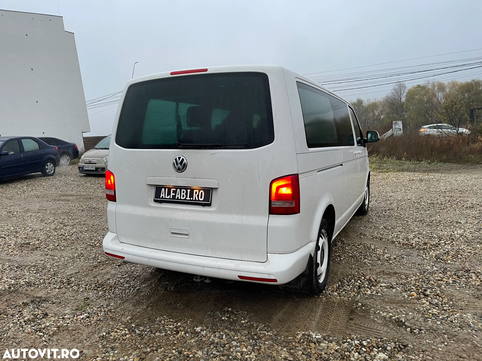Volkswagen Caravelle - 4