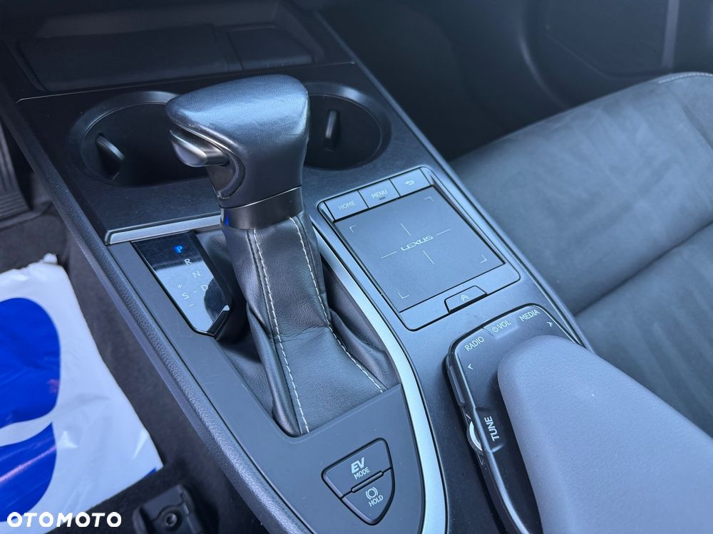 Lexus UX 250h Elegance 2WD - 31