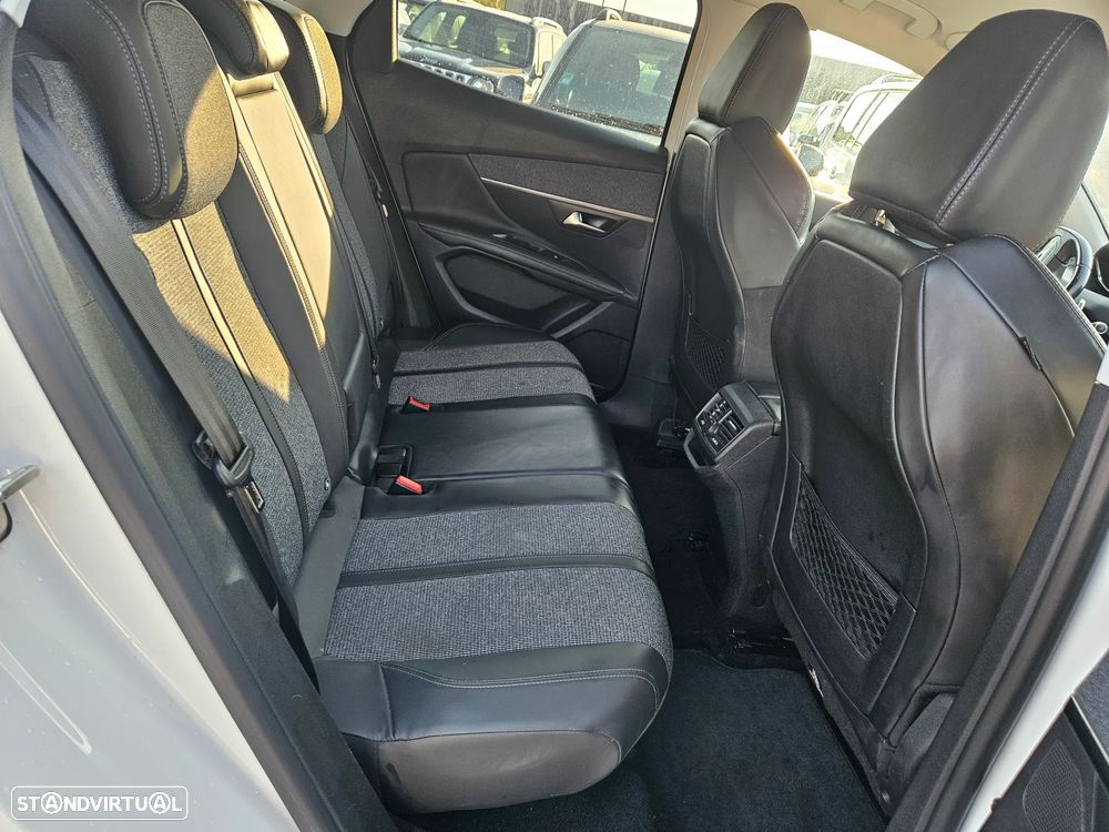 Peugeot 3008 BlueHDi 130 Stop & Start EAT8 Allure Pack - 14