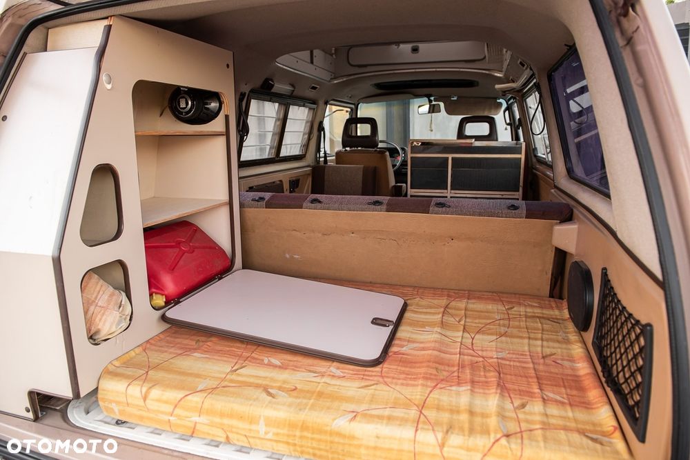 Volkswagen Multivan - 15