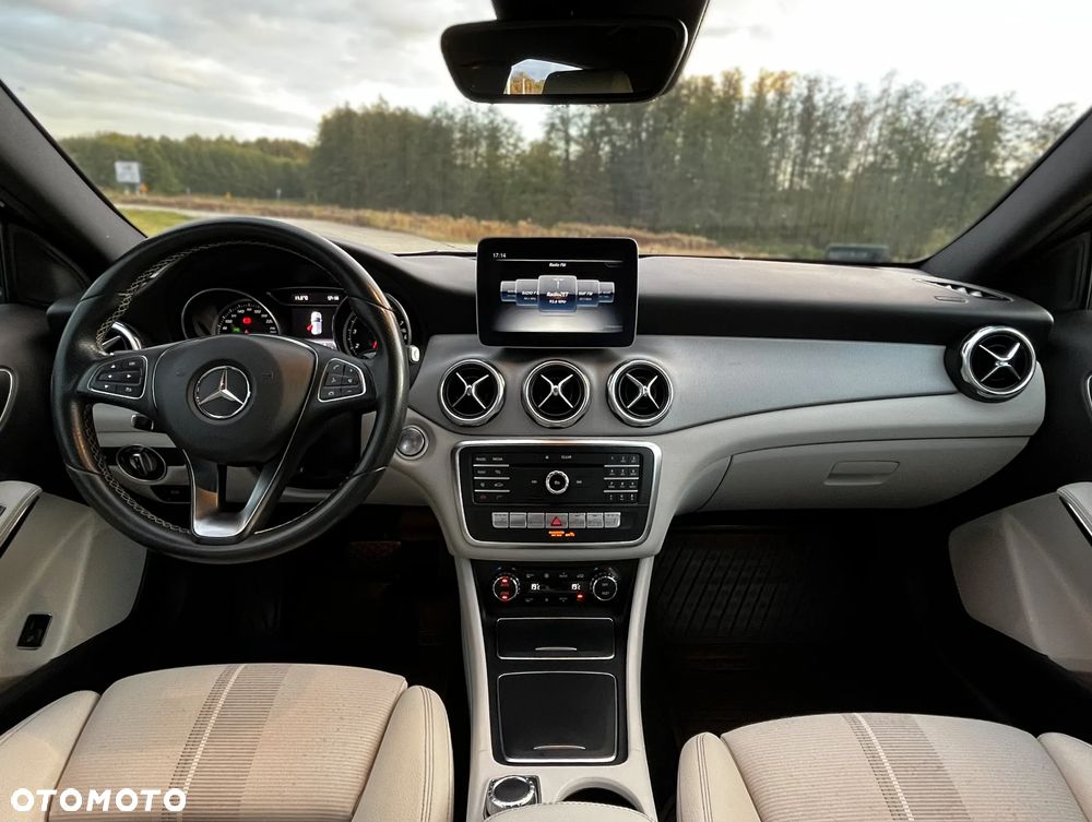 Mercedes-Benz GLA 200 7G-DCT AMG Line - 9