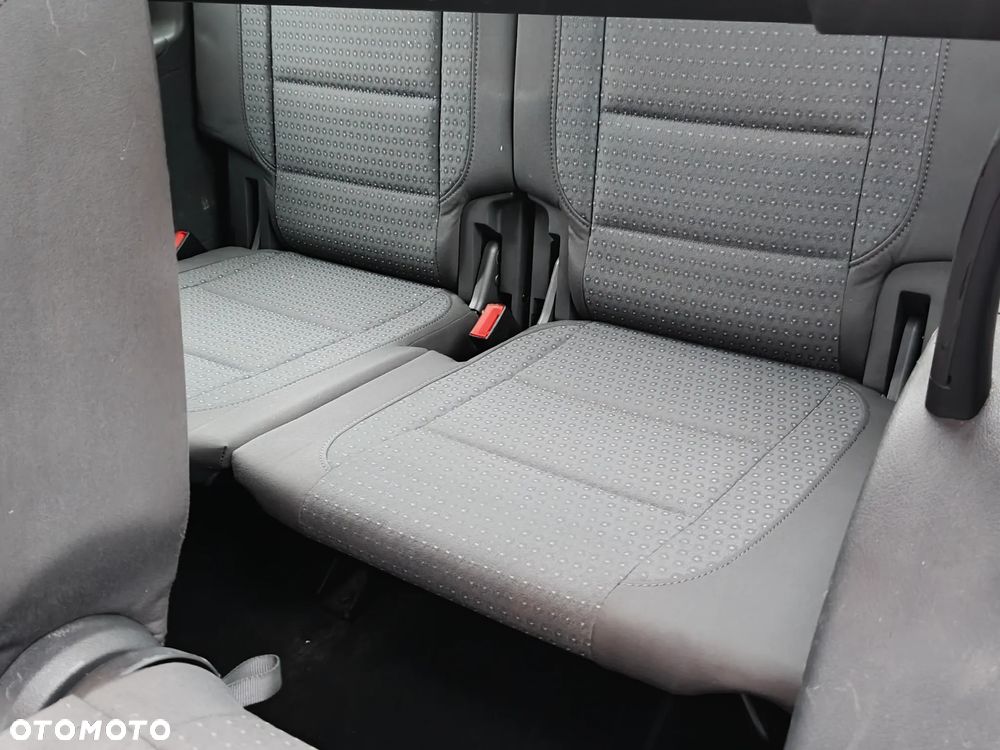 Volkswagen Touran 2.0 FSI Highline - 11