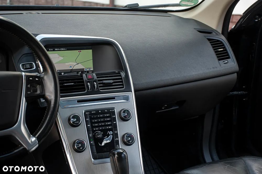 Volvo XC 60 D5 AWD Geartronic Momentum - 33