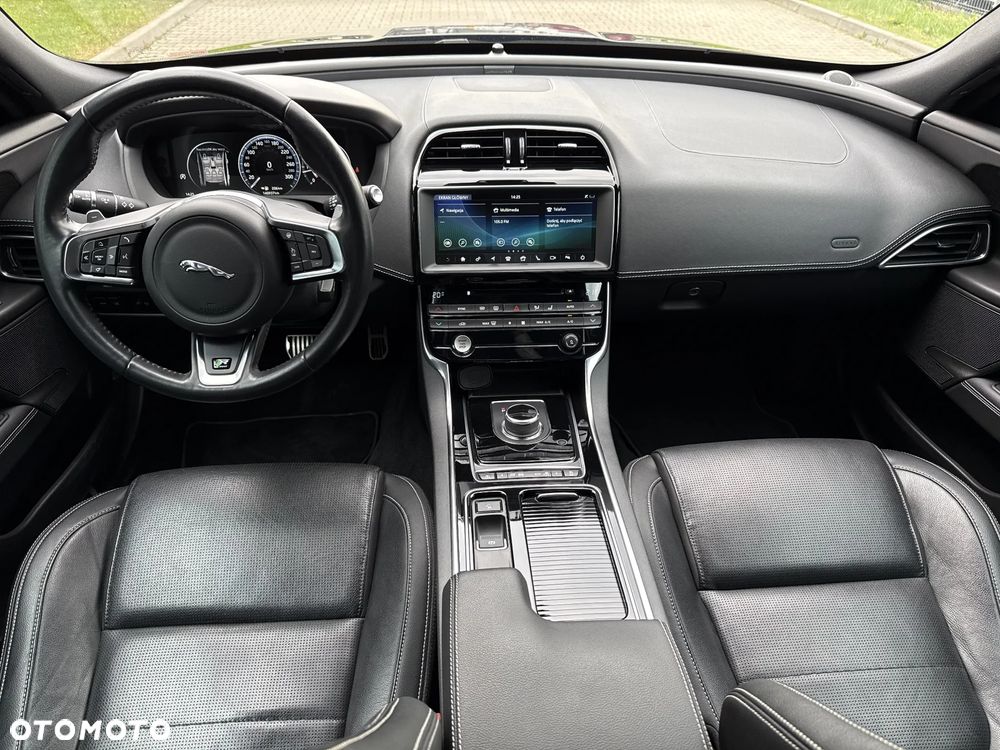 Jaguar XE 2.0 D AWD R-Sport - 9