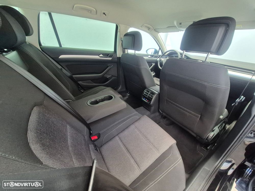 VW Passat Variant 2.0 TDI Confortline DSG - 25