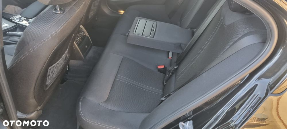 BMW Seria 3 320d xDrive Sport Line - 10