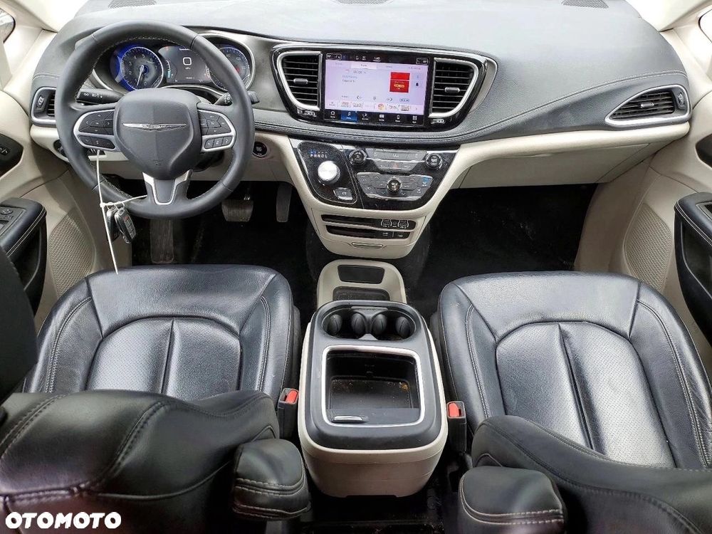 Chrysler Pacifica - 8
