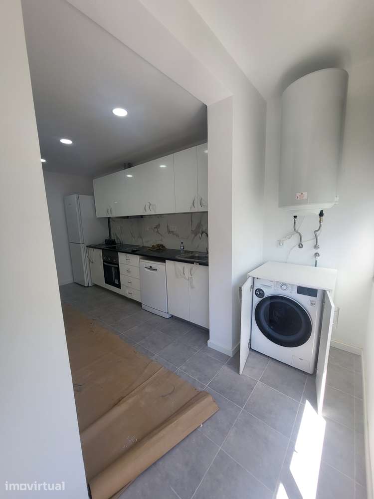 Casa Remodelada no Centro de Almada, 4 Quartos, Ideal para Estudantes - Grande imagem: 2/17
