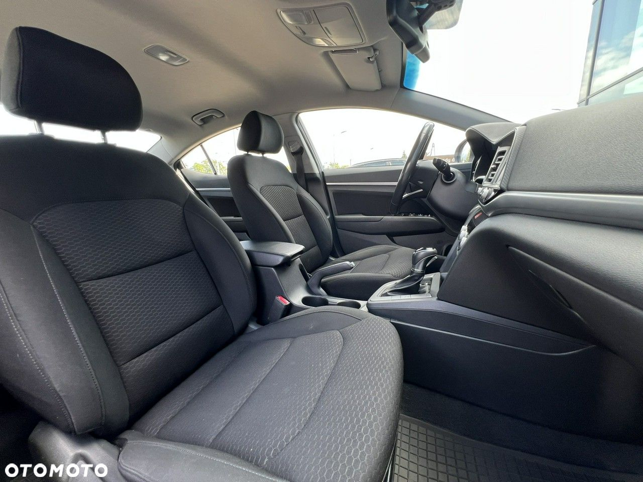 Hyundai Elantra - 11