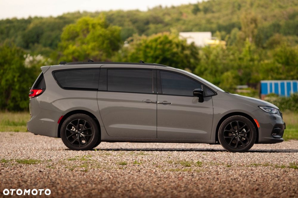 Chrysler Pacifica - 12