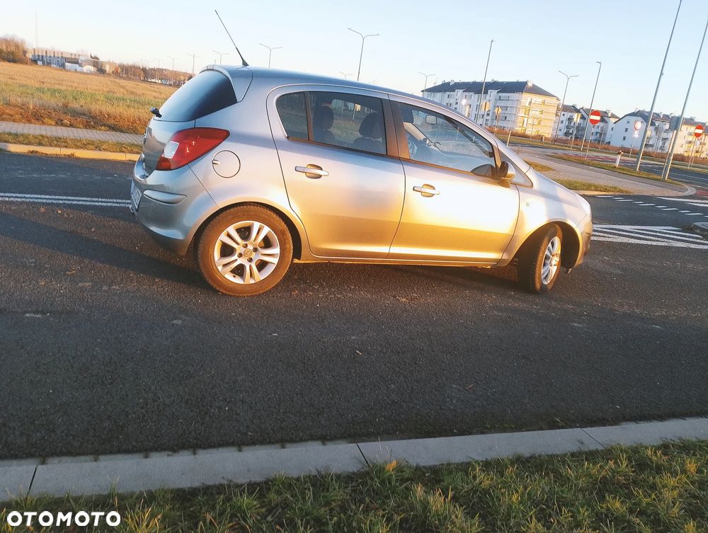 Opel Corsa 1.4 16V Satellite - 7