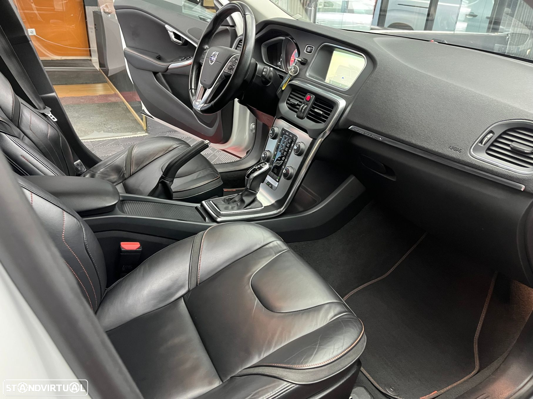 Volvo V40 Cross Country 1.6 D2 VOR Powershift - 9