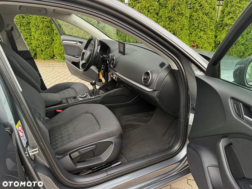 Audi A3 Sportback 1.6 TDI design - 16