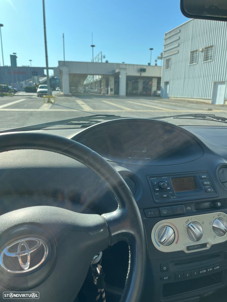 Toyota Yaris 1.0 SE - 19