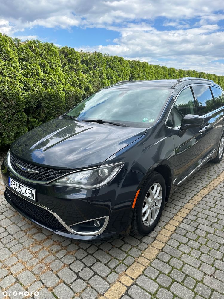 Chrysler Pacifica - 7