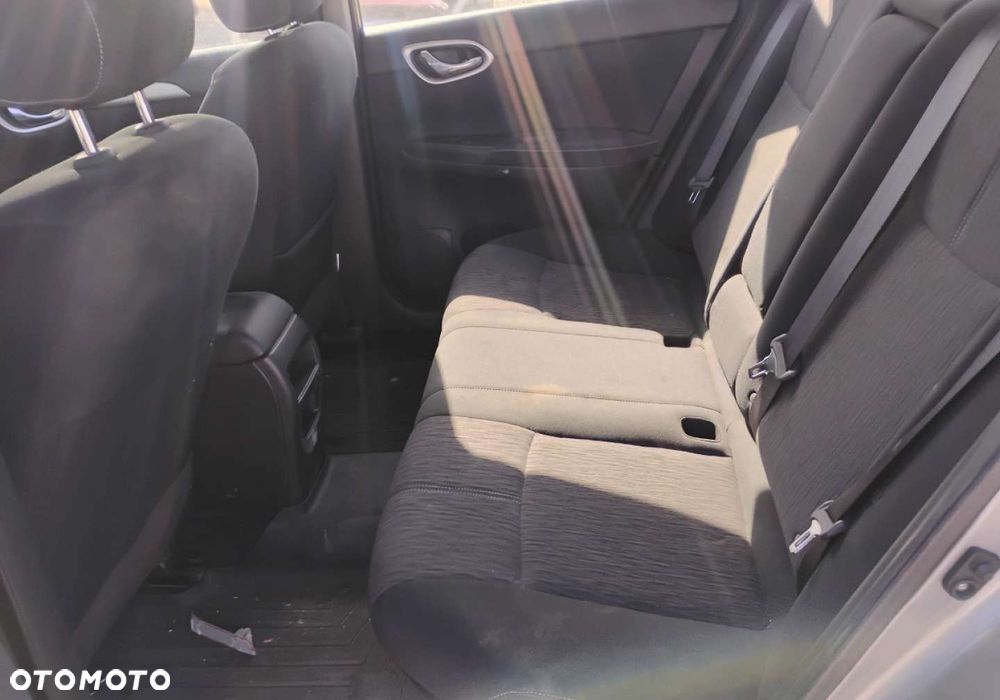 Nissan Sentra - 10