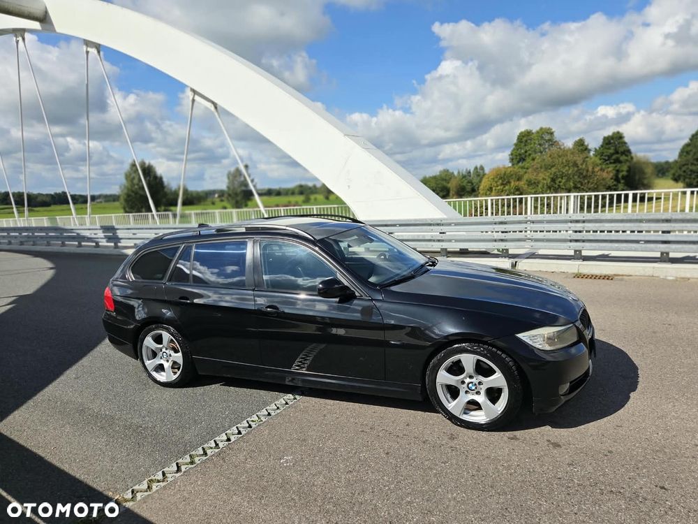 BMW Seria 3 2011 photo 2