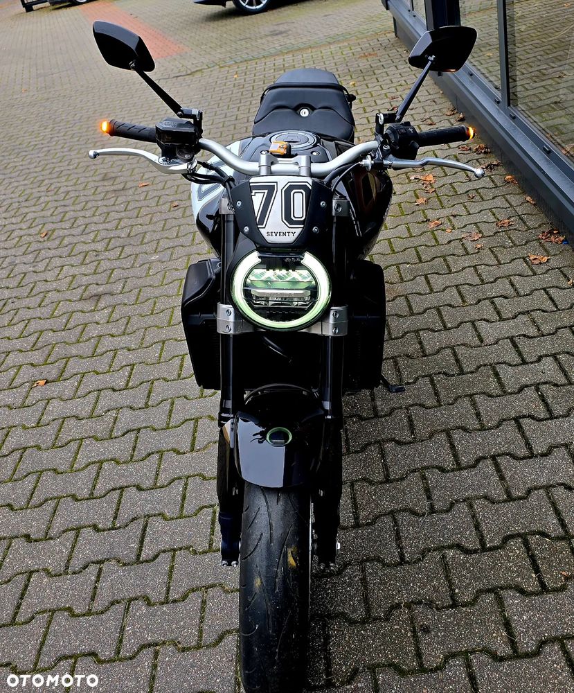 Honda CB - 12