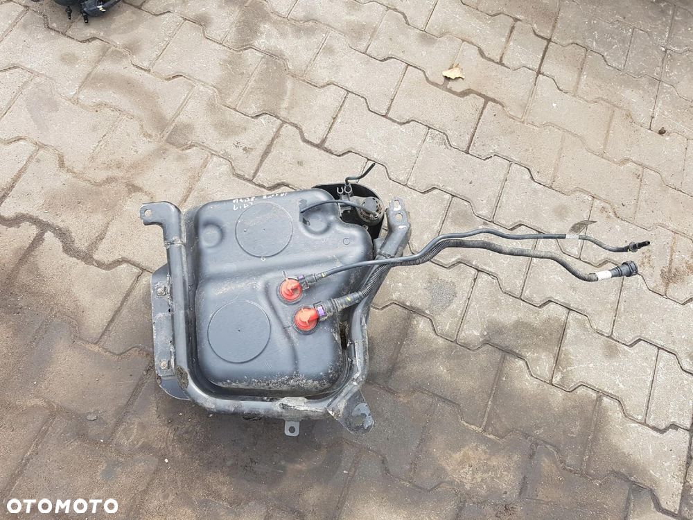 AUDI A4 B8 LIFT 11-15r 2.0 TDI ZBIORNICZEK ZBIORNIK ADBLUE 8K0131878G