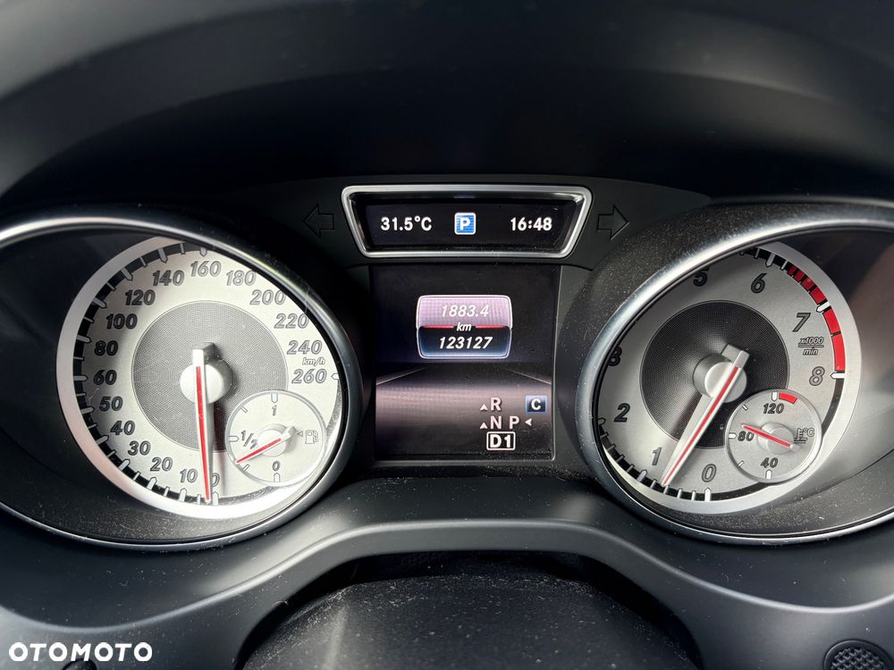 Mercedes-Benz GLA 250 4-Matic AMG Line - 17