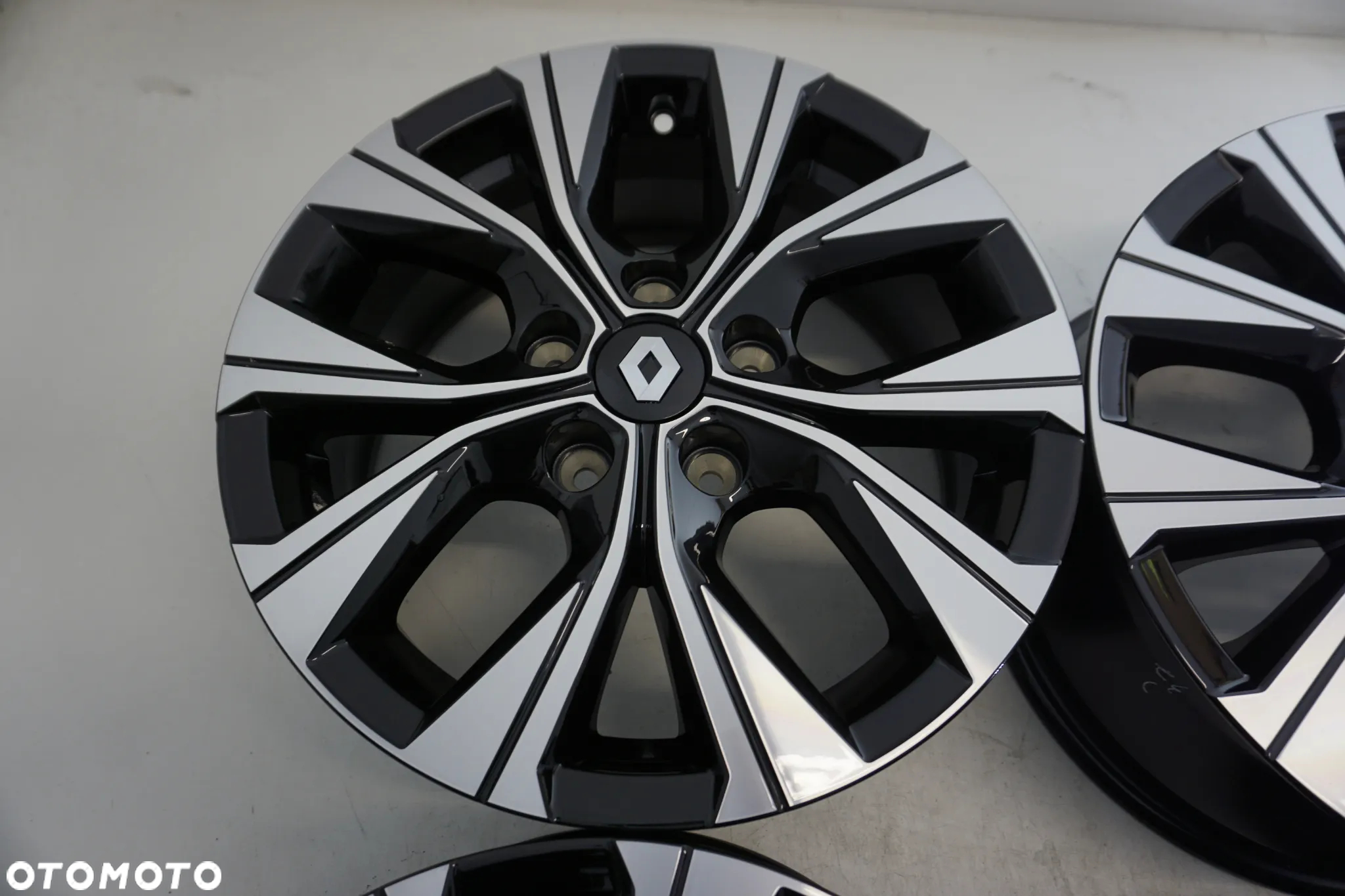 Felgi Aluminiowe  16 RENAULT TREFIC CAPTUR II ARCANA KADJAR KOLEOS LAGUNA III SCENIC MEGANE ZOE CAPTUR II MERCEDES CITAN 5X114,3 - 5