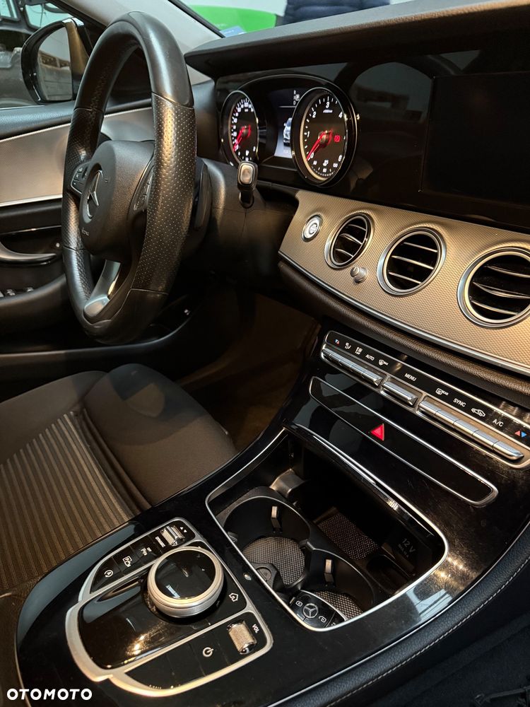 Mercedes-Benz Klasa E 220 d 4-Matic 9G-TRONIC - 8