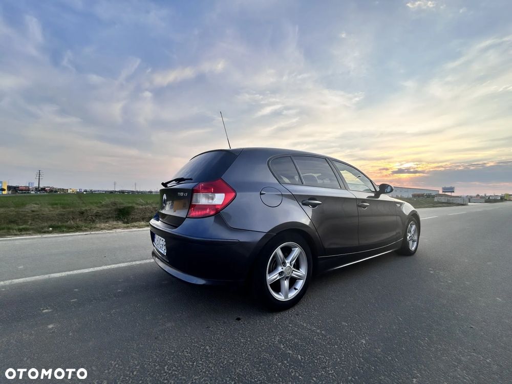 BMW Seria 1 120d DPF - 1