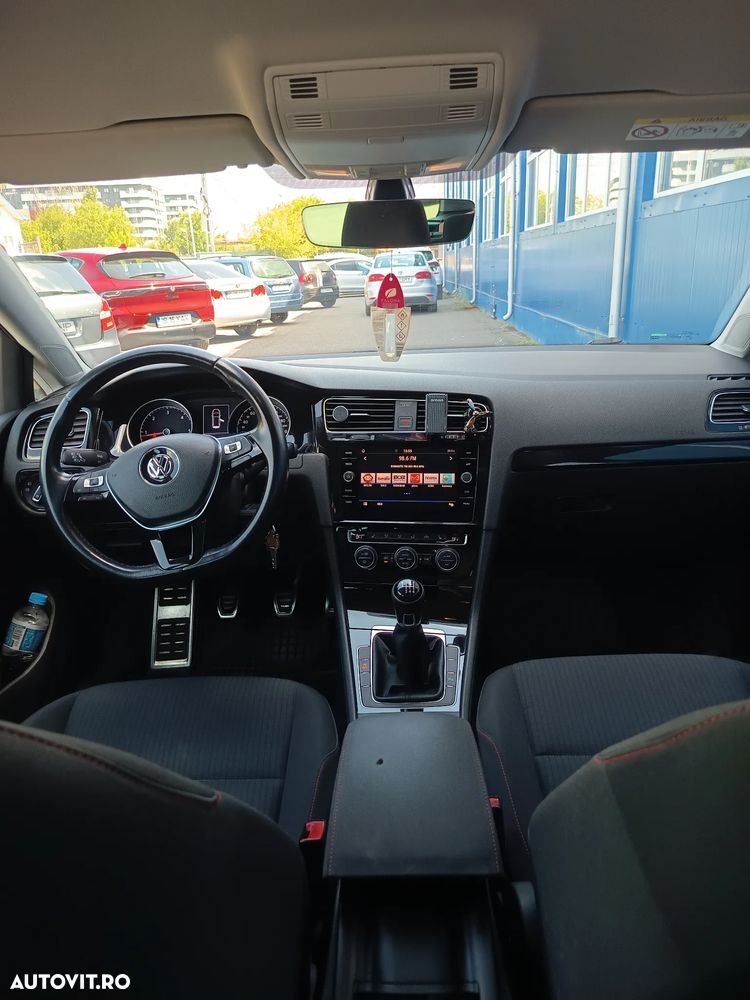 Volkswagen Golf - 12