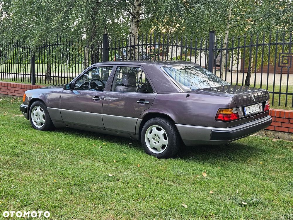Mercedes-Benz W124 1992 photo 2