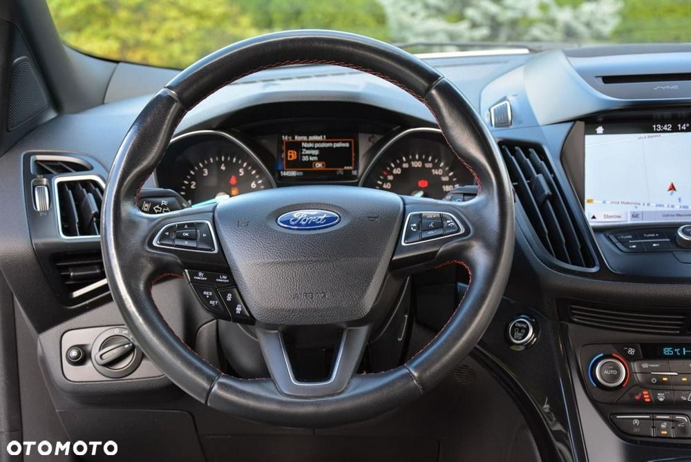 Ford Kuga 1.5 EcoBoost 2x4 ST-Line - 24