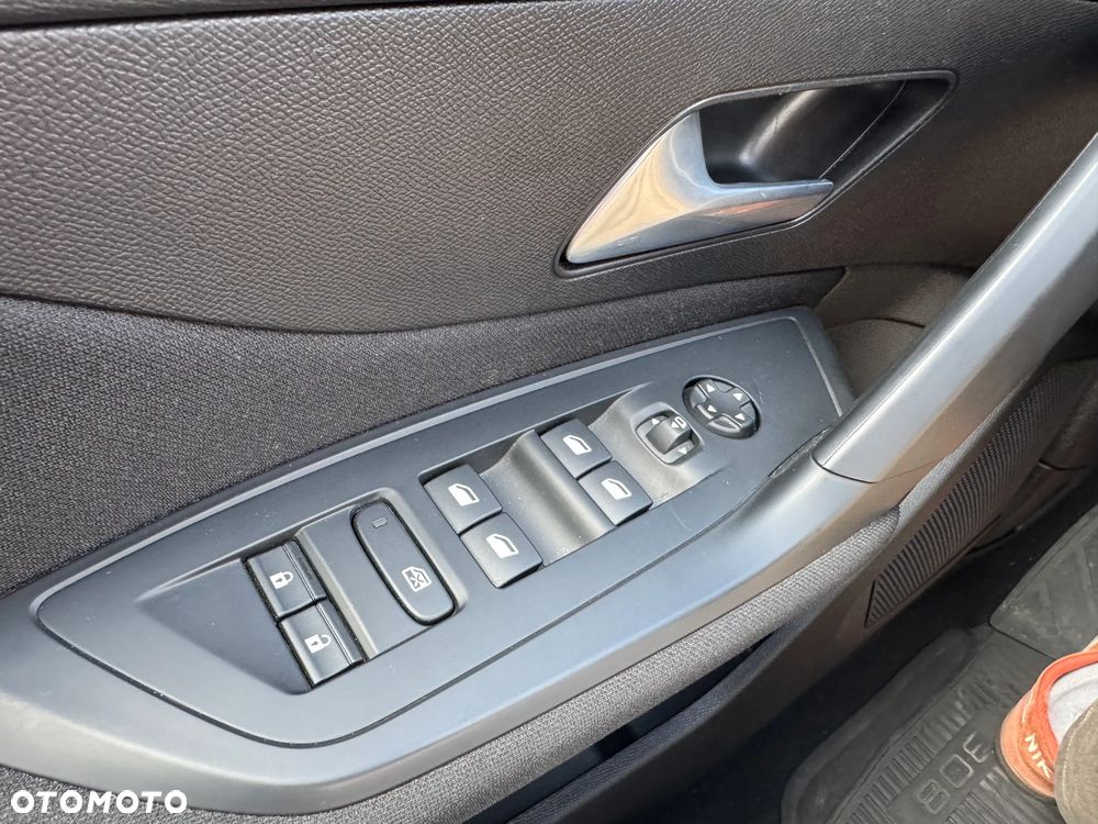 Peugeot 308 1.5 BlueHDi Active Pack S&S EAT8 - 4
