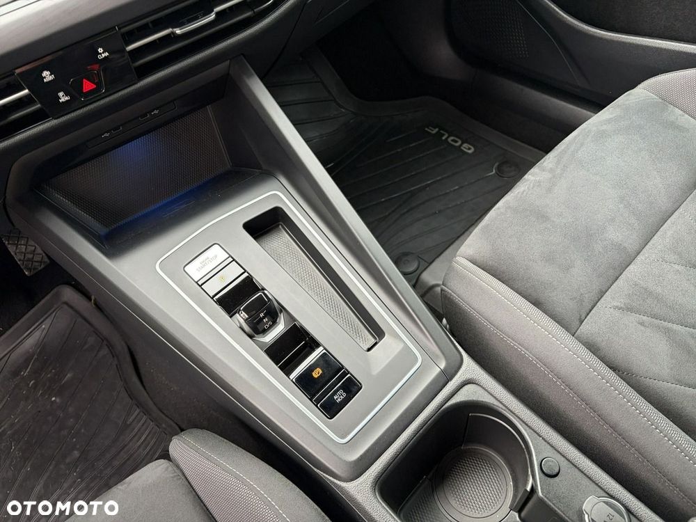 Volkswagen Golf 1.5 eTSI EVO Style DSG - 21