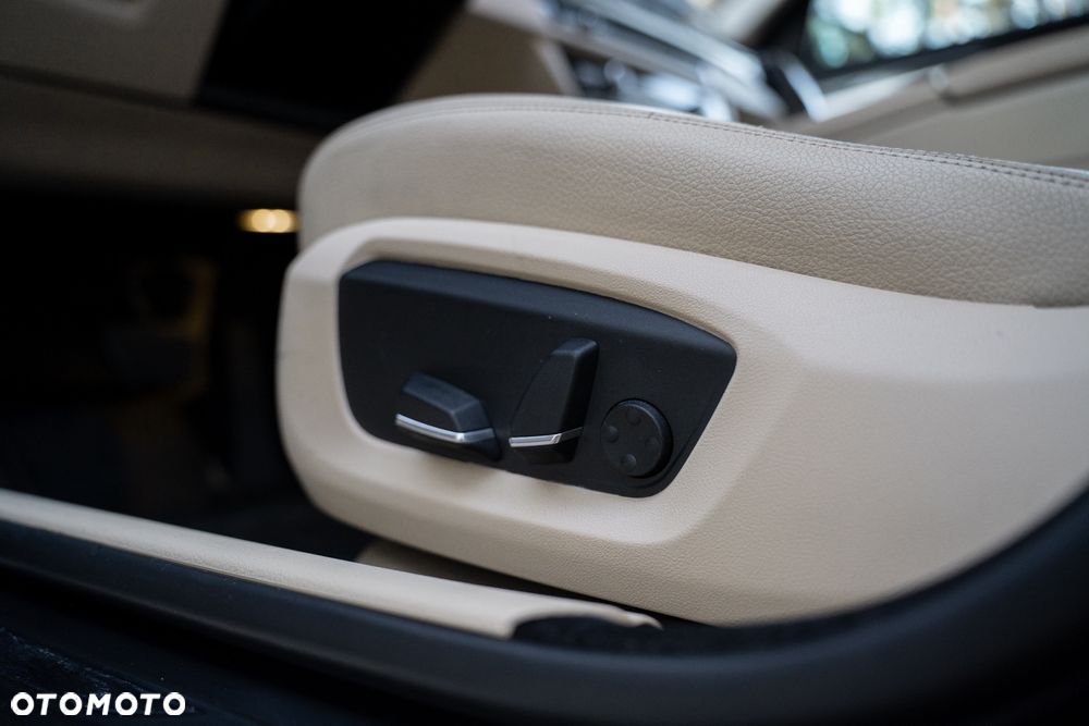 BMW Seria 5 528i xDrive Luxury Line - 22
