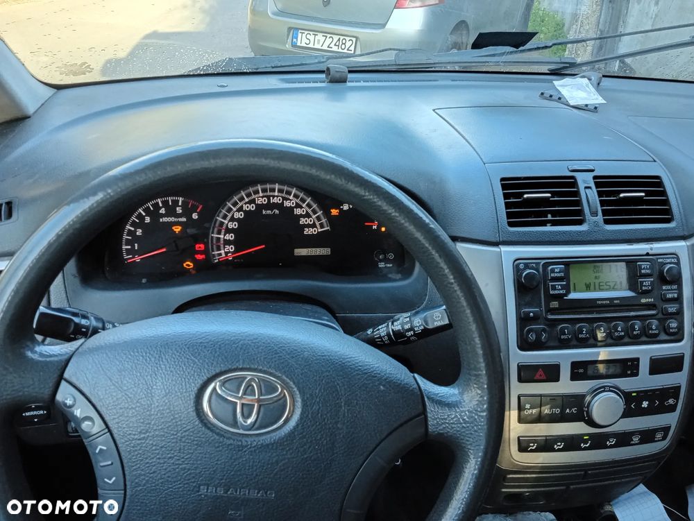 Toyota Avensis Verso D-4D - 4