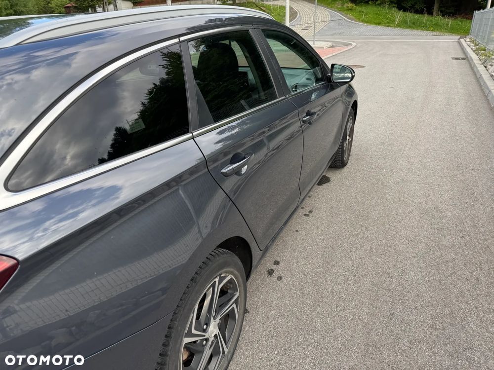 Hyundai i30 1.6 D Comfort - 10