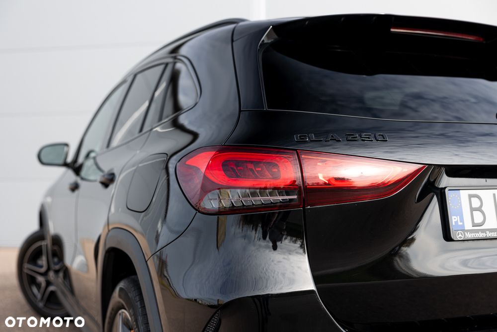 Mercedes-Benz GLA 250 8G-DCT AMG Line - 12