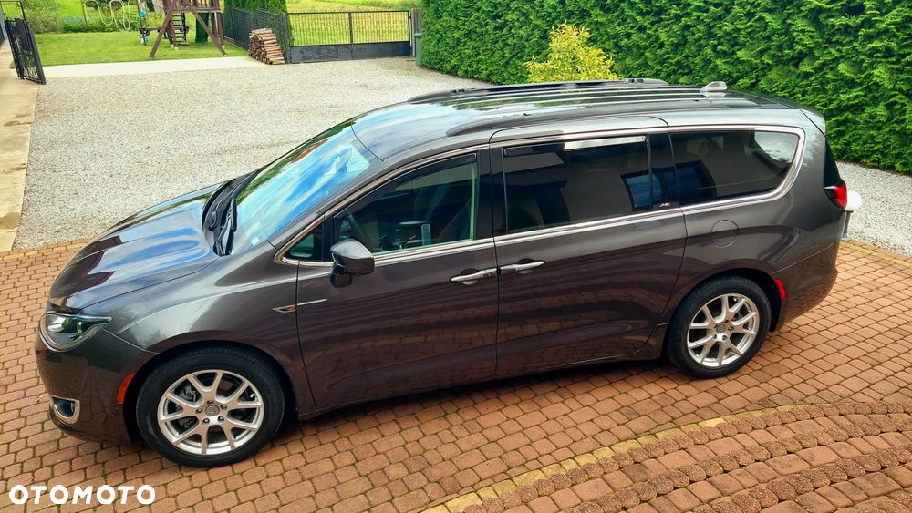 Chrysler Pacifica - 2