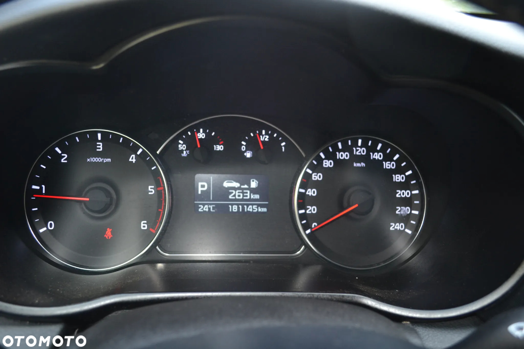 Kia Carens 1.7 CRDi Business Line 7os 7DCT - 23
