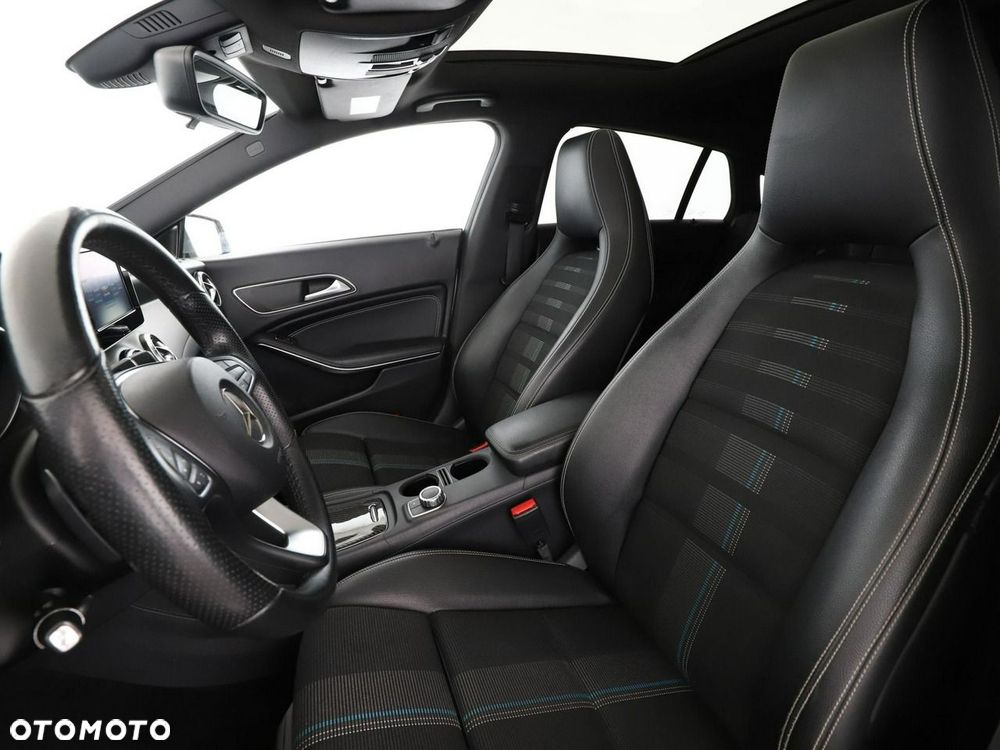 Mercedes-Benz CLA 180 d 7G-DCT Urban - 14