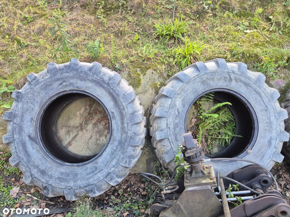 Opony do koparko ładowarki CAT JCB stan dobry - 1