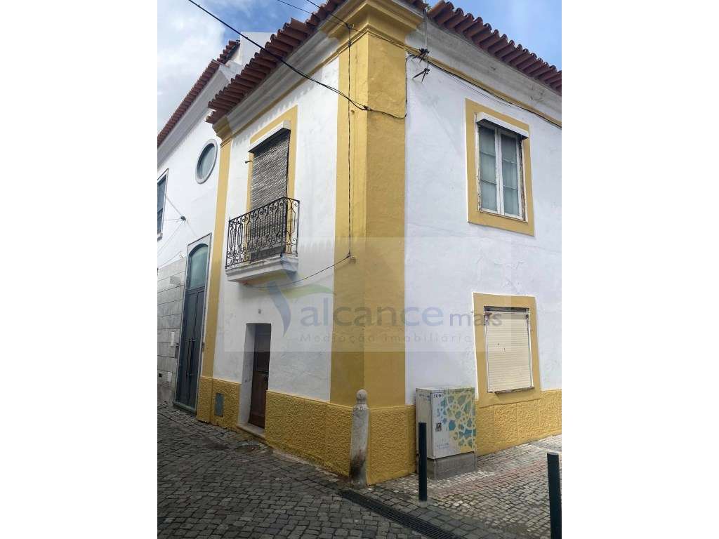 Moradia Ampla por recuperar - localização central na cidade de Beja - Grande imagem: 2/11