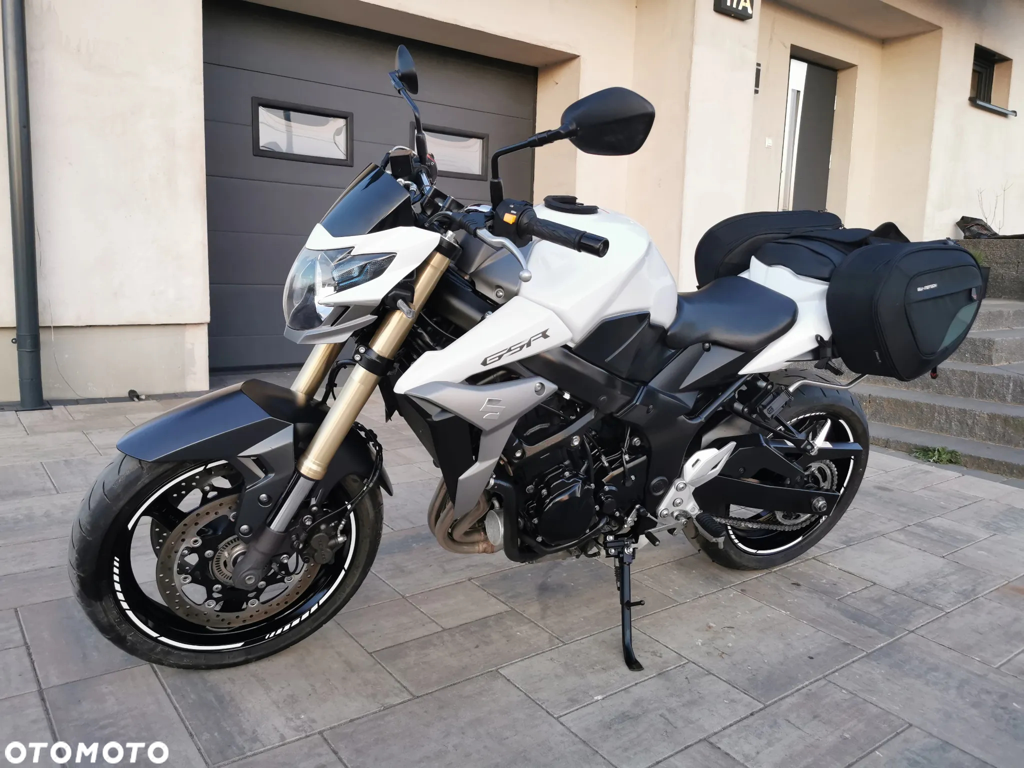 Suzuki GSR - 30