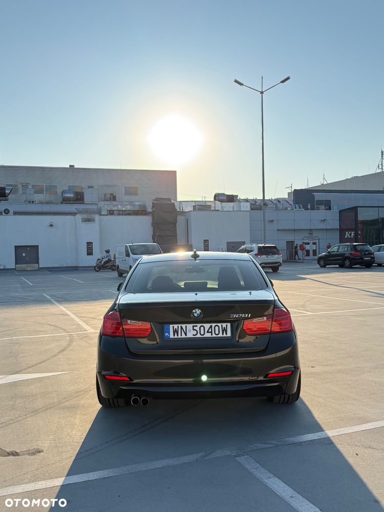 BMW Seria 3 328i - 4