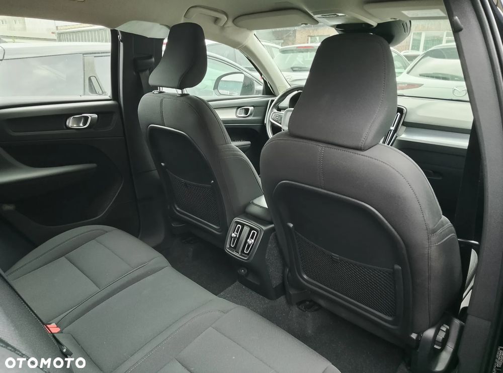 Volvo XC 40 B4 B AWD DKG Momentum Pro - 30