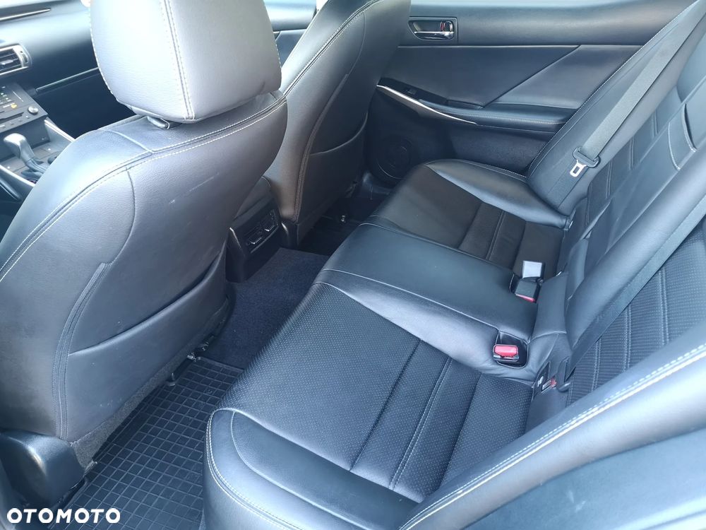 Lexus IS 200t Executive Line - 17