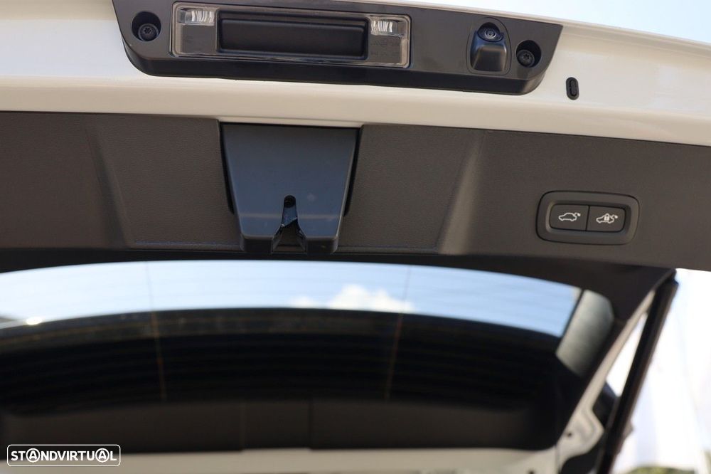 Volvo XC 40 2.0 B3 Plus Dark - 3