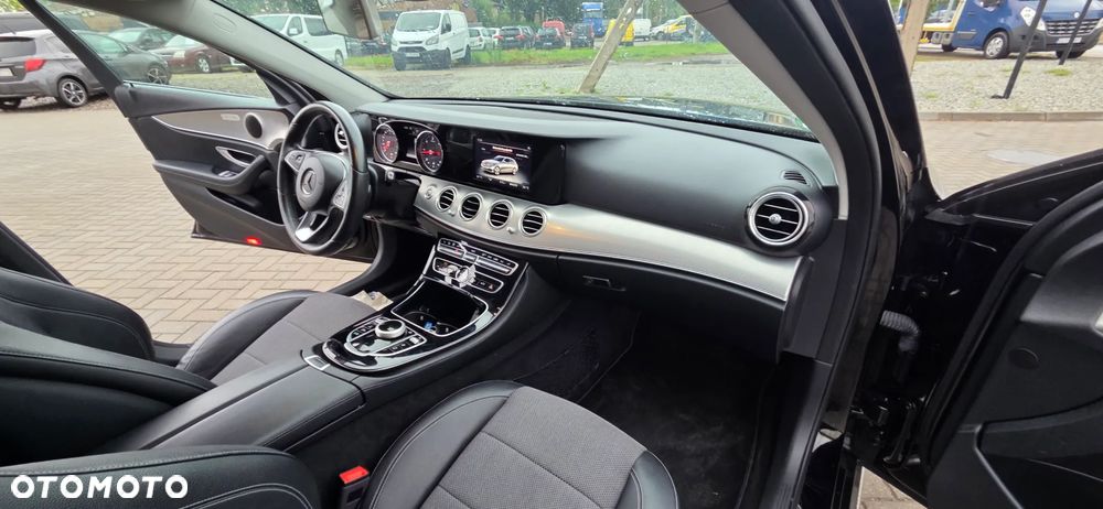 Mercedes-Benz Klasa E 220 d 9G-TRONIC - 40