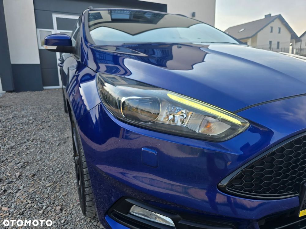 Ford Focus 2.0 EcoBoost ST mit Leder-Exclusiv-Paket - 13