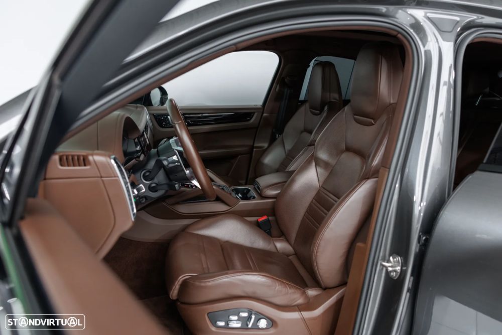 Porsche Cayenne Coupé E-Hybrid - 38